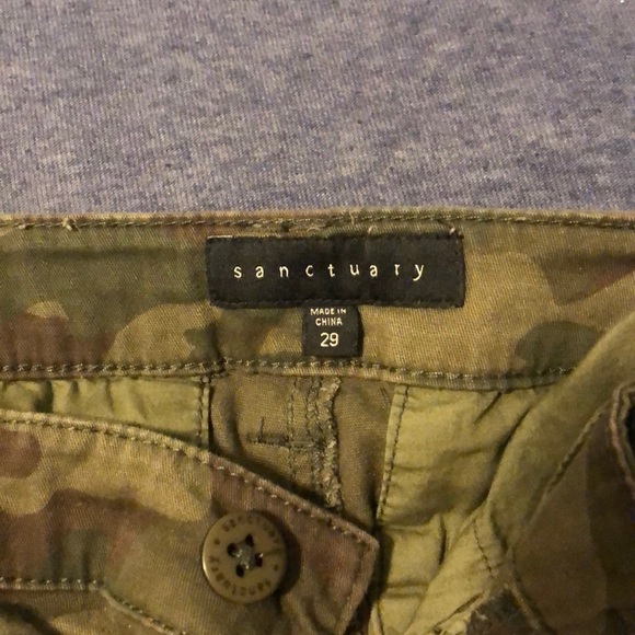 Camo pants never worn, size 29 brand Sanctuary. - Picture 2 of 2